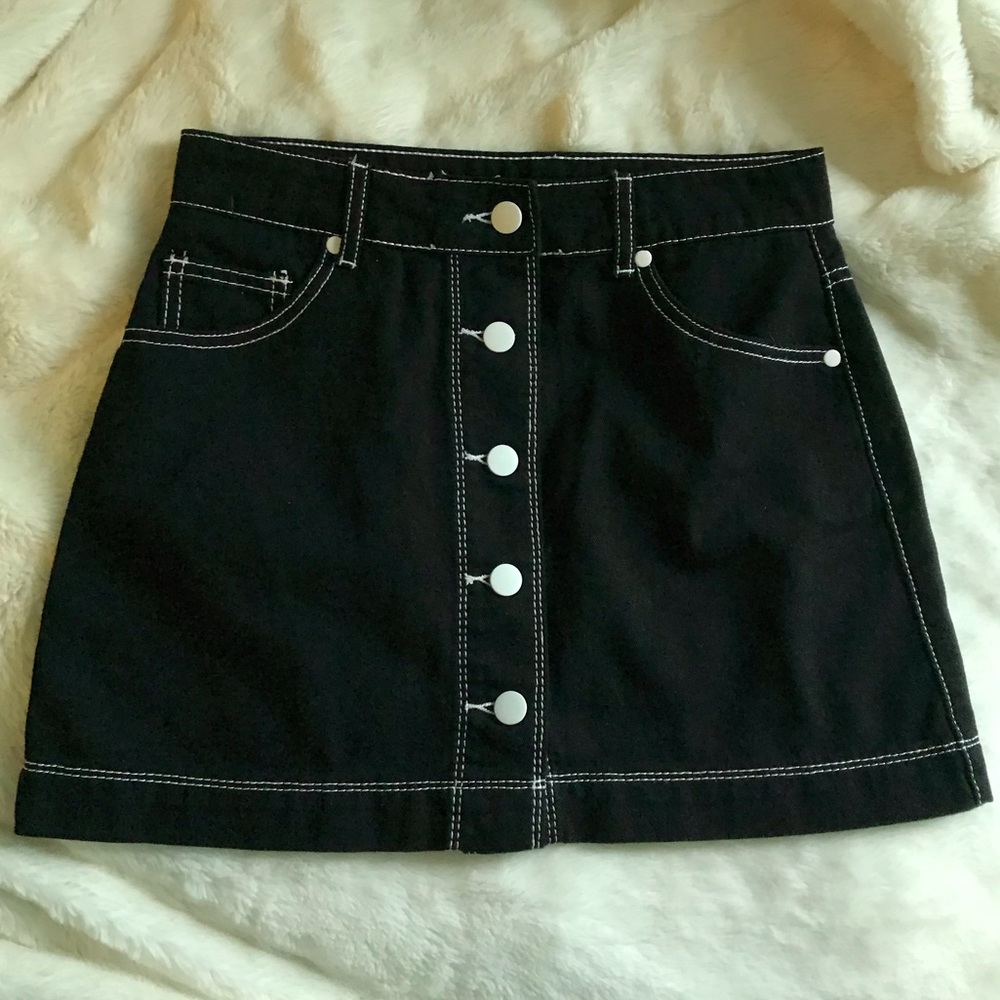 NWOT Forwver 21 Black Denim Skirt w/ White Piping